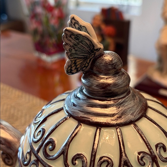 Fitz and Floyd Vintage Floral Teapot with Bird Design - Picture 14 of 14